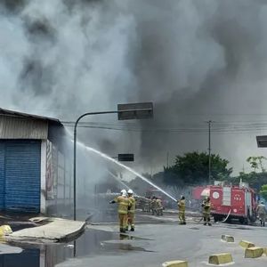 Saques, tiros e incêndio no Ceasa do Rio de Janeiro